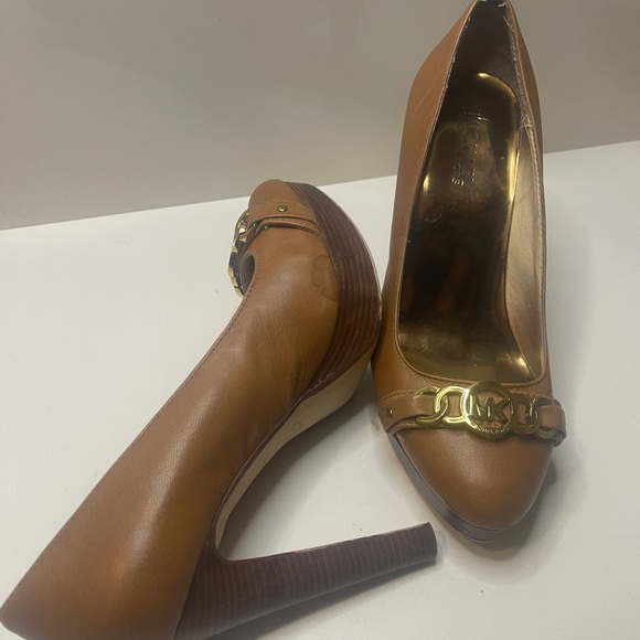 Michael Kors high, tan color in Good use conditions - Picture 10 of 16